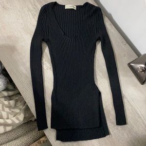 Black Ribbed Long Sleeve Vneck Shirt w Slits